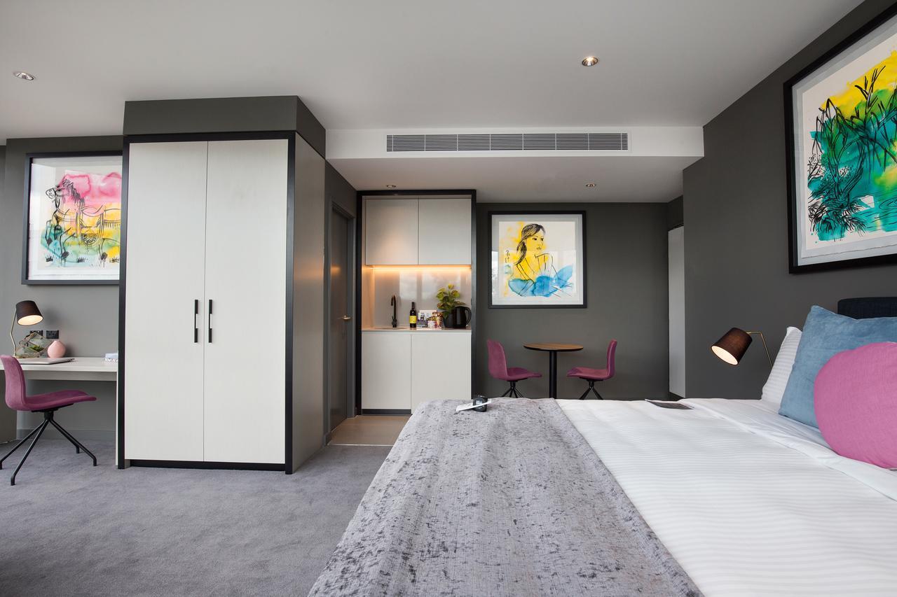 בוקס היל Art Series - The Chen מראה חיצוני תמונה A room at the hotel